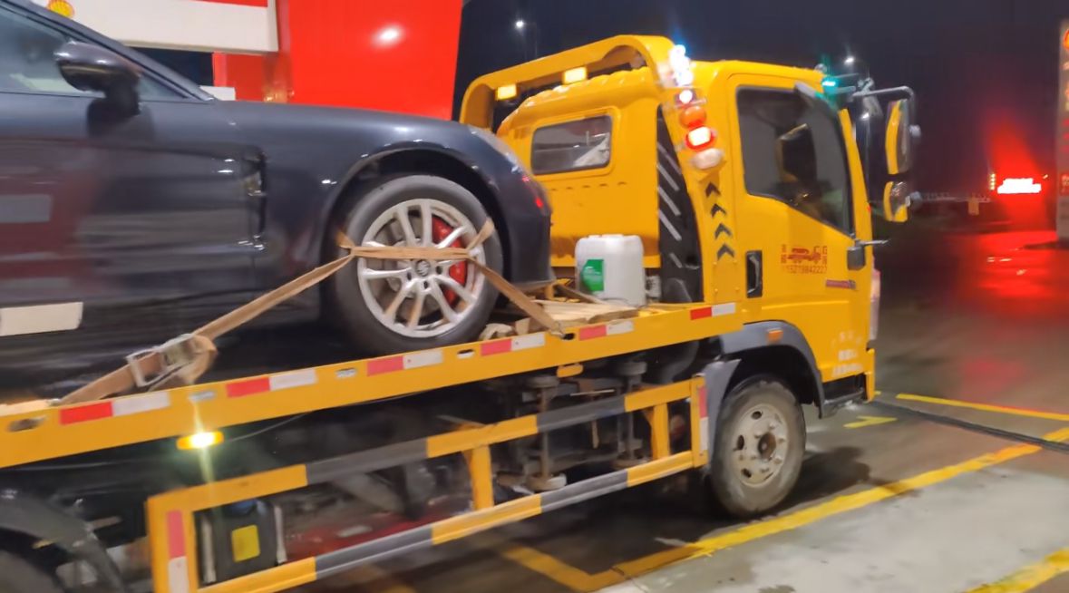 喀什行车途中遇到突发状况该如何呼叫道路救援？
